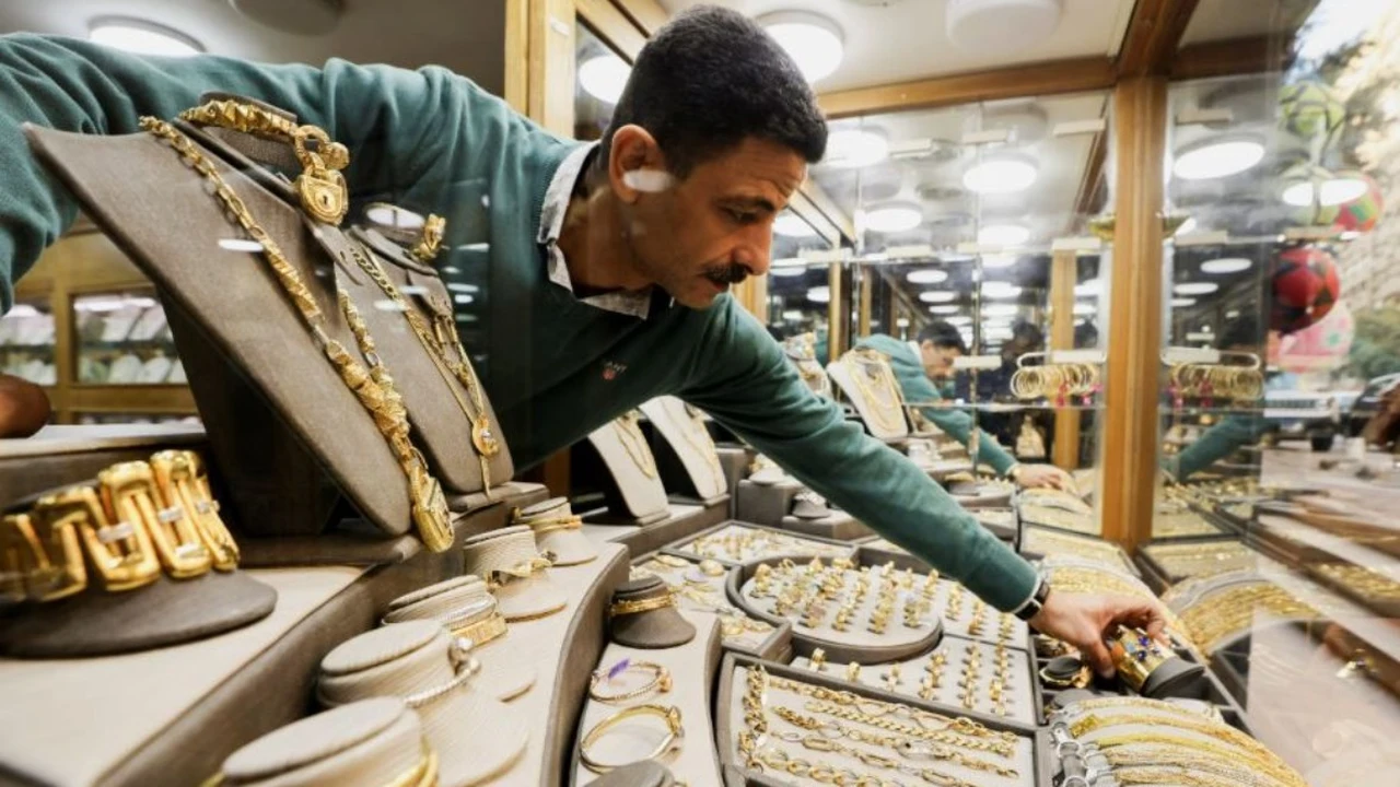 أسعار الذهب في مصر تتراجع.. ما هو سعر عيار 21؟